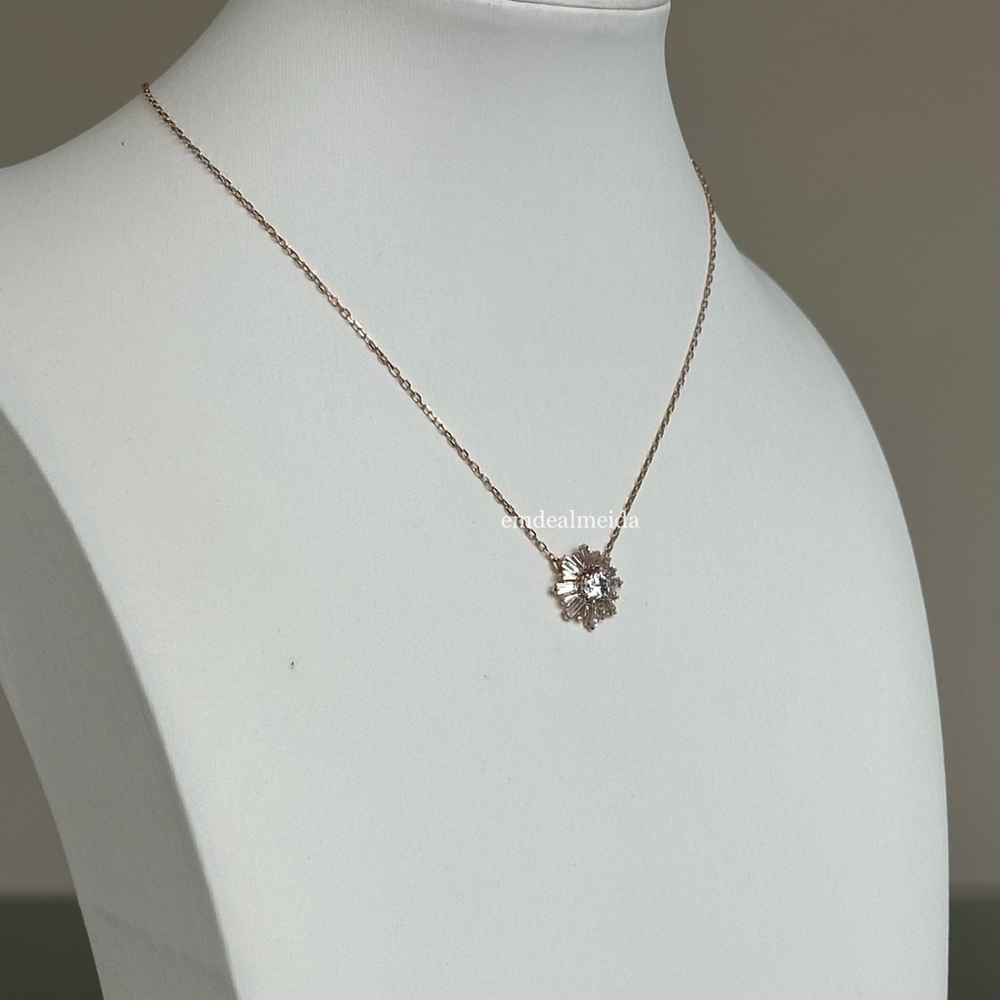 Swarovski Crystal Rose Gold Sunshine Idyllia Flower Pendant Necklace 5451376 - Picture 3 of 12